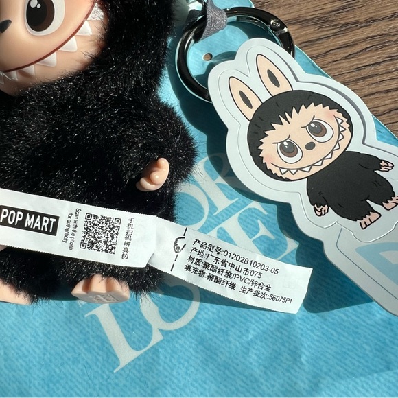 Letter R - THE MONSTERS Pin for Love Series-Vinyl Plush Pendant Blind Box (N-Z) - Picture 7 of 9